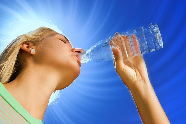 وزن کم کرنے کے لئے پانی پینا